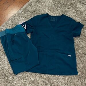 Women’s figs scrubs